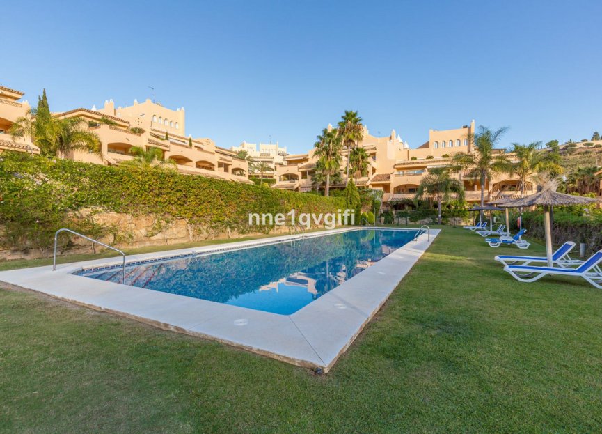 Resale - Apartment - Middle Floor Apartment - Marbella - Elviria