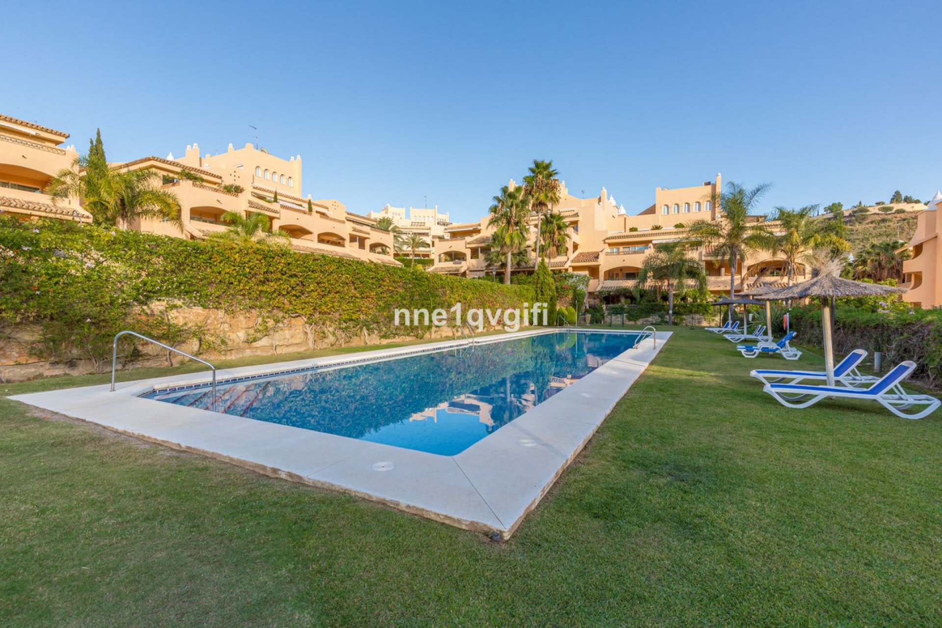 Resale - Apartment - Middle Floor Apartment - Marbella - Elviria