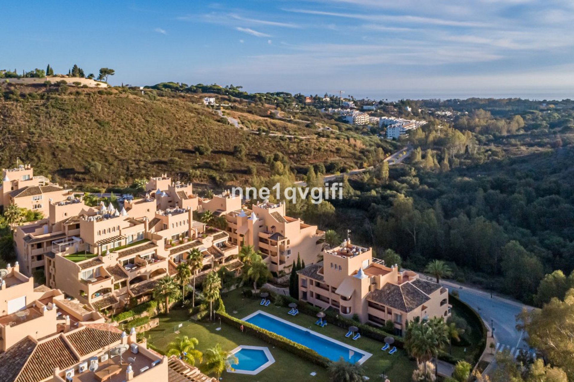 Resale - Apartment - Middle Floor Apartment - Marbella - Elviria