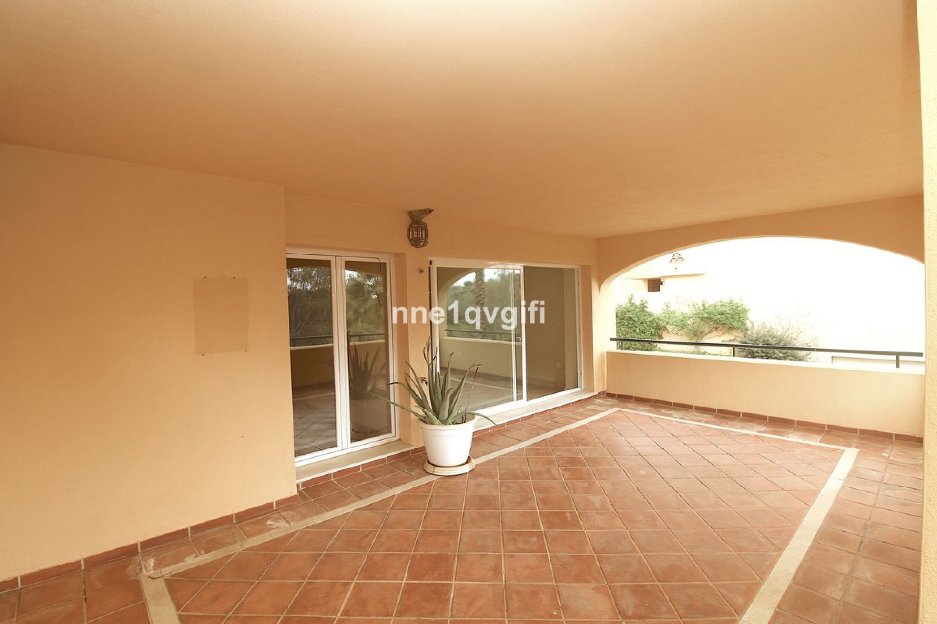 Resale - Apartment - Middle Floor Apartment - Marbella - Elviria