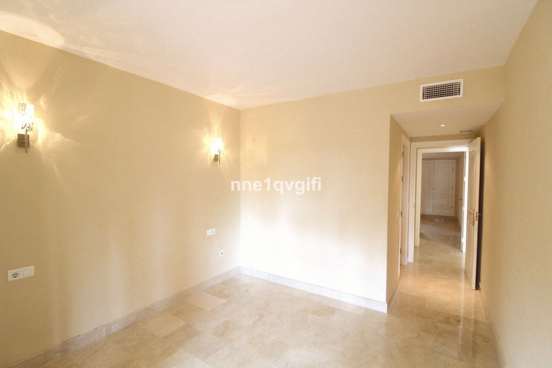 Resale - Apartment - Middle Floor Apartment - Marbella - Elviria