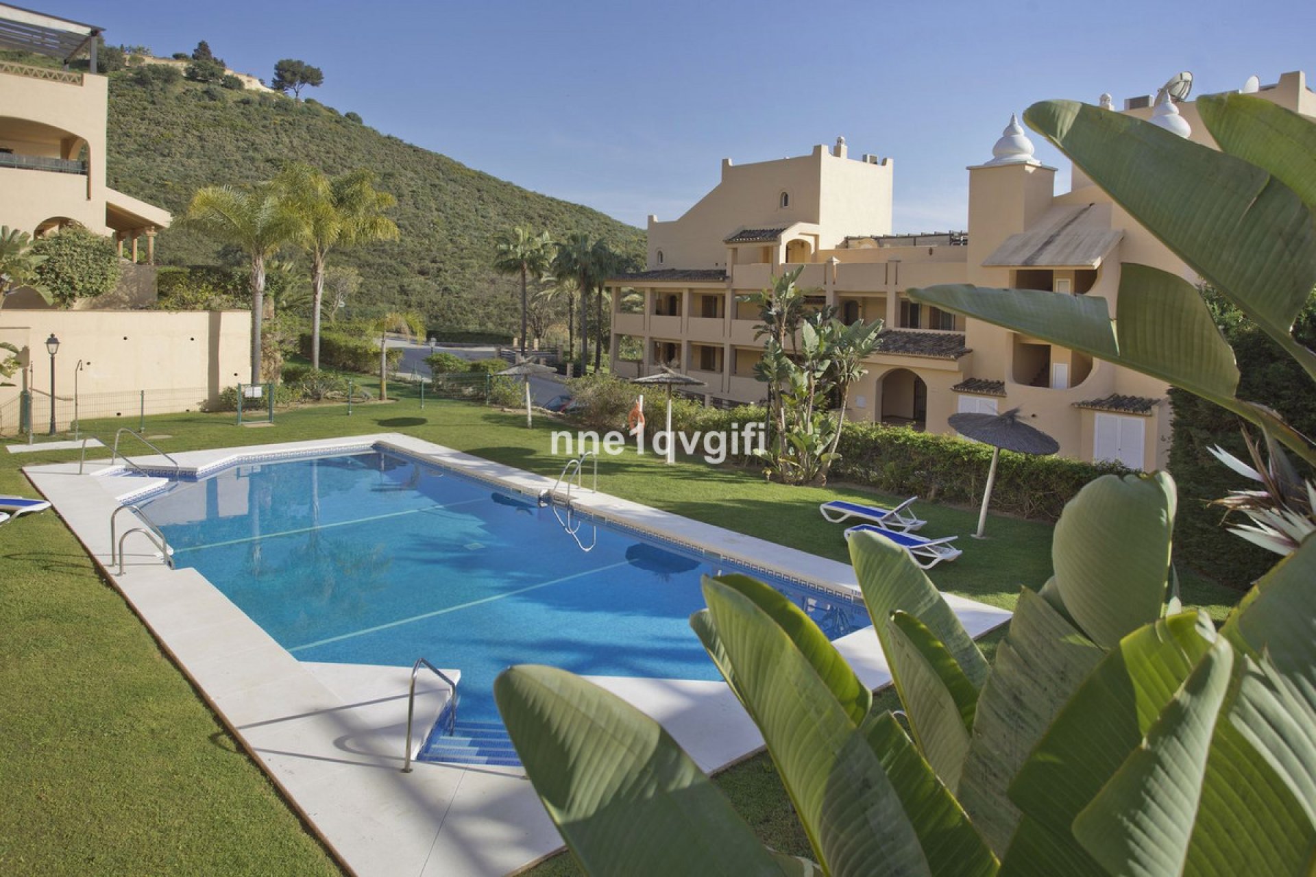 Resale - Apartment - Middle Floor Apartment - Marbella - Elviria