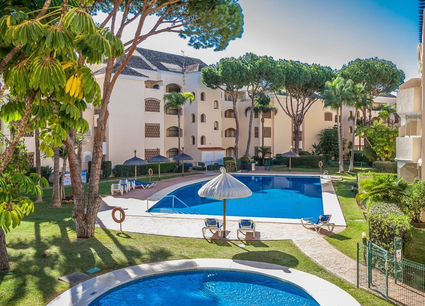 Resale - Apartment - Middle Floor Apartment - Marbella - Elviria