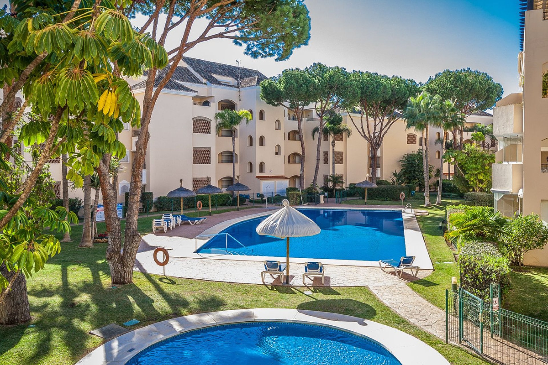 Resale - Apartment - Middle Floor Apartment - Marbella - Elviria