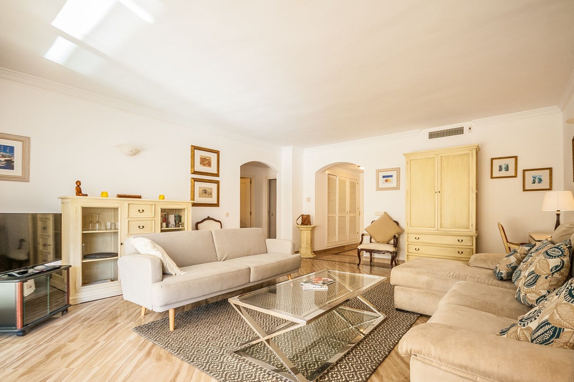 Resale - Apartment - Middle Floor Apartment - Marbella - Elviria