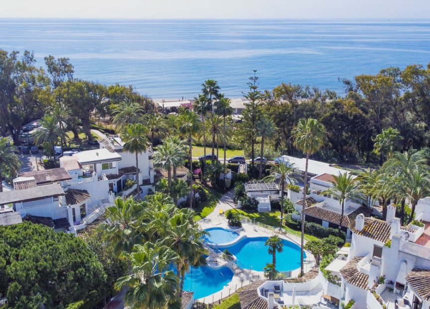 Resale - Apartment - Middle Floor Apartment - Marbella - Elviria