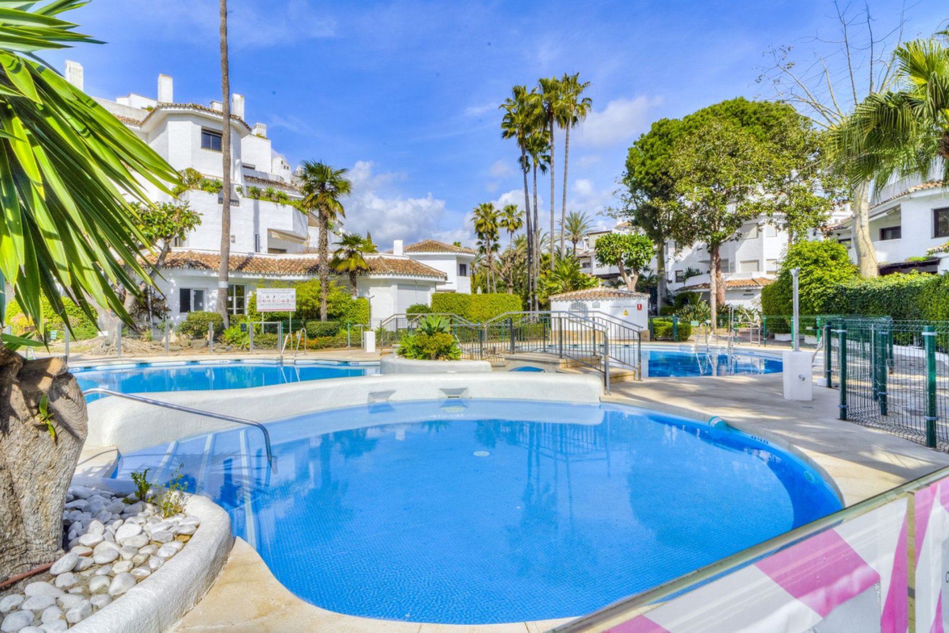 Resale - Apartment - Middle Floor Apartment - Marbella - Elviria