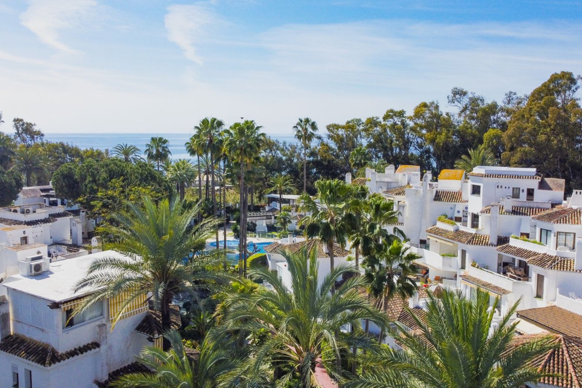 Resale - Apartment - Middle Floor Apartment - Marbella - Elviria