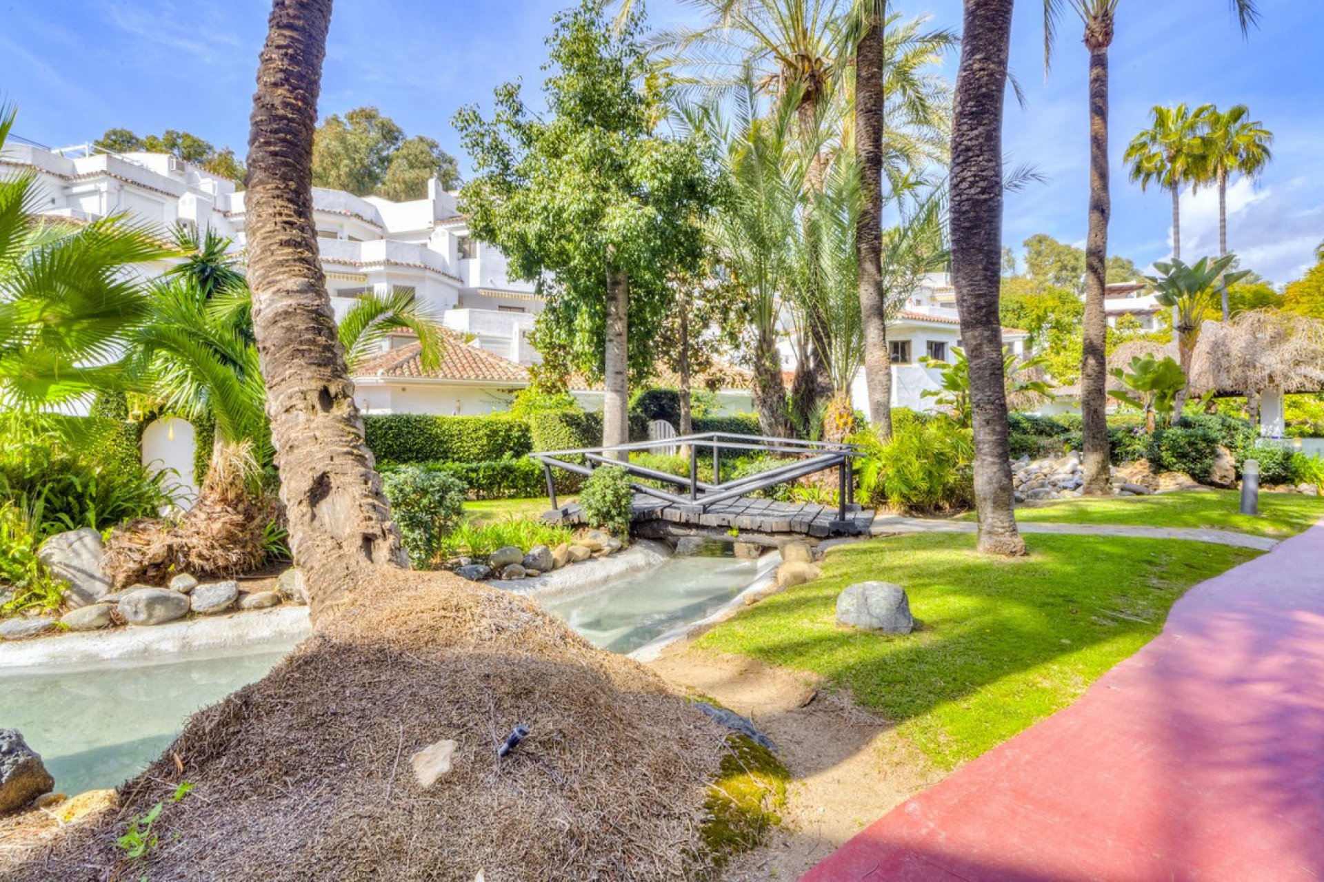 Resale - Apartment - Middle Floor Apartment - Marbella - Elviria