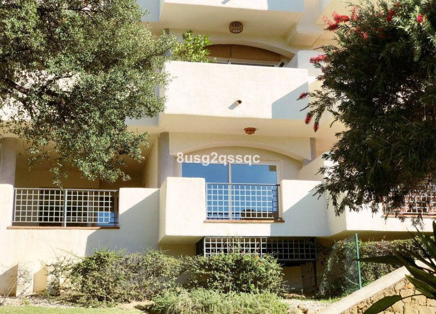 Resale - Apartment - Middle Floor Apartment - Marbella - Elviria