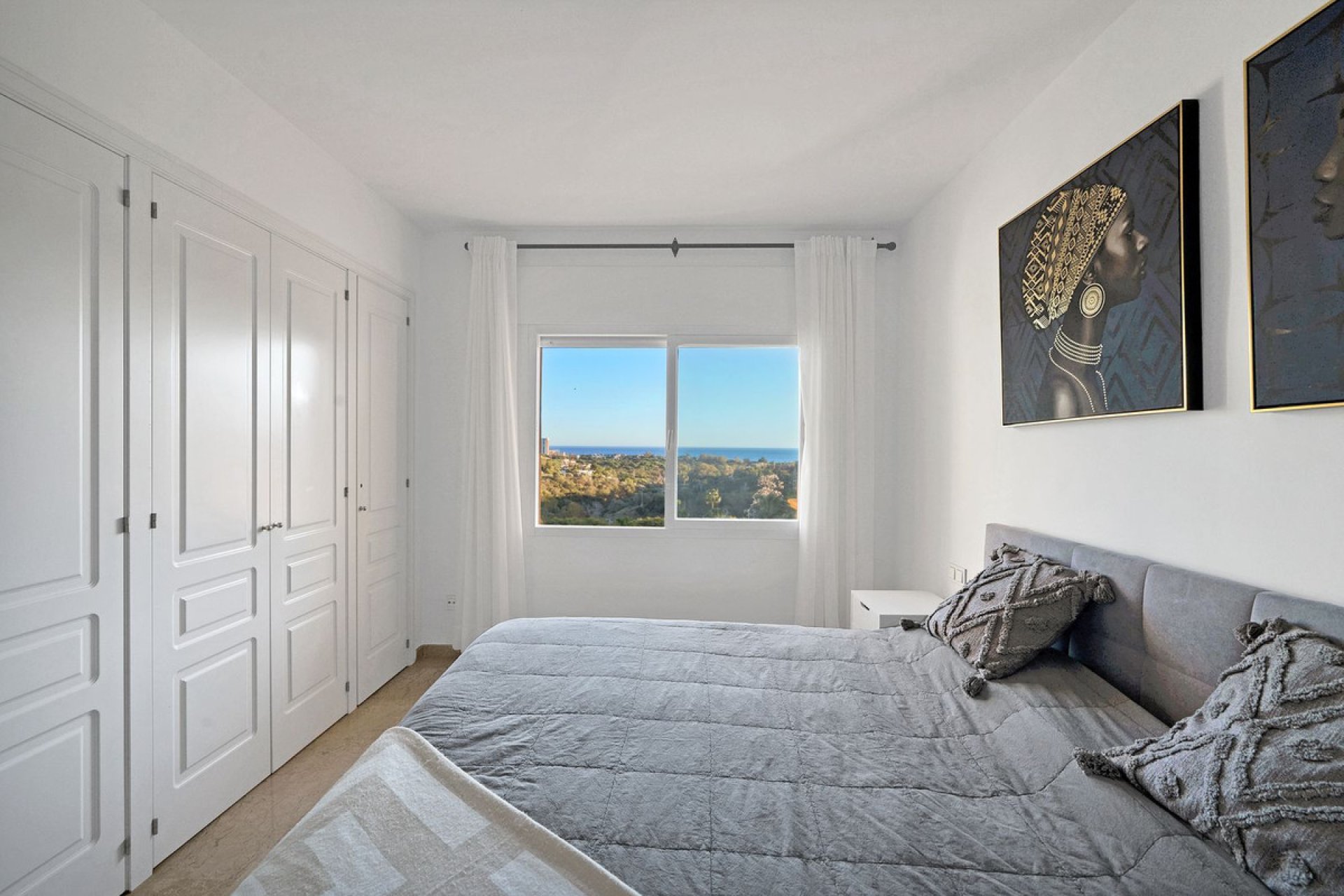 Resale - Apartment - Middle Floor Apartment - Marbella - Elviria