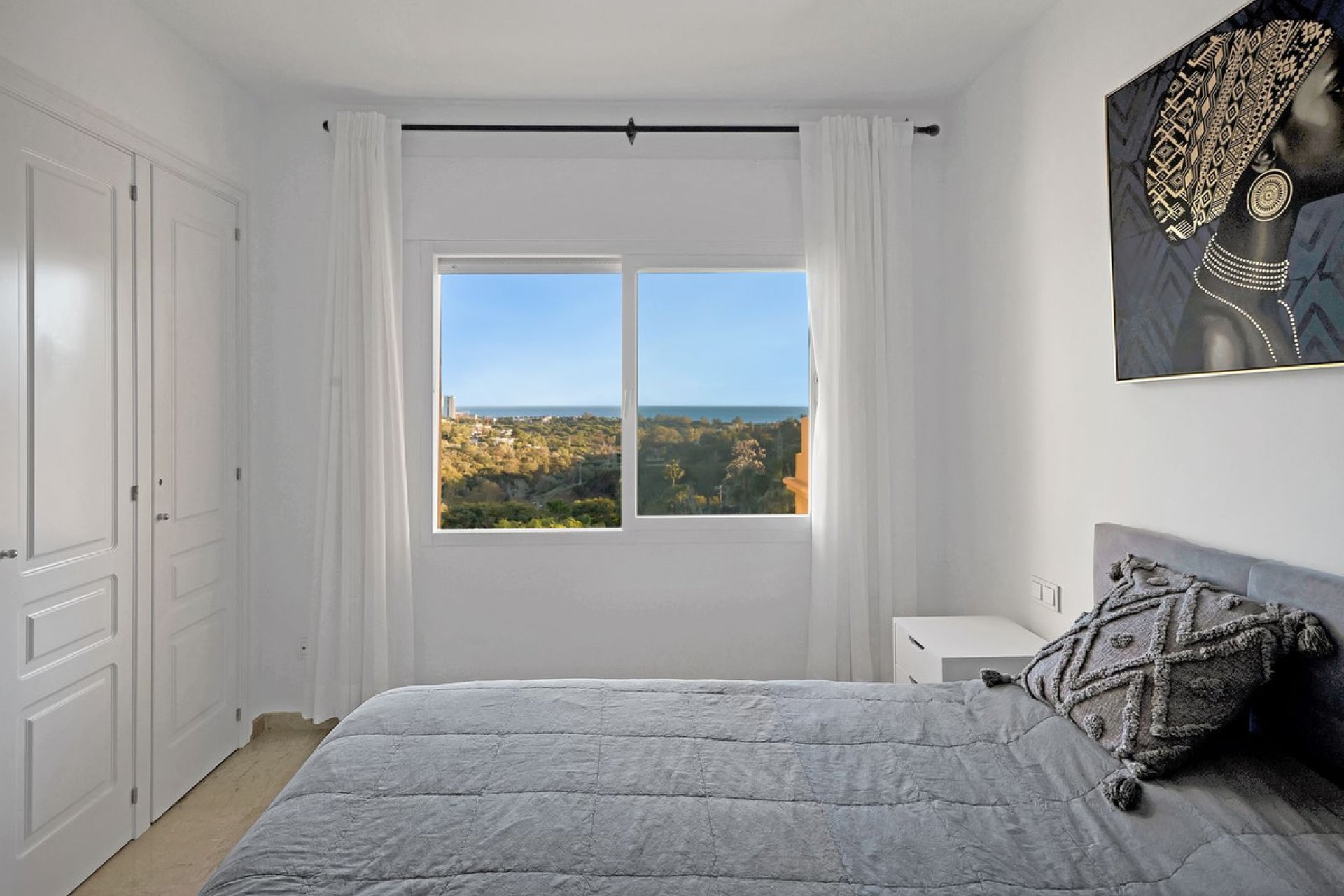 Resale - Apartment - Middle Floor Apartment - Marbella - Elviria