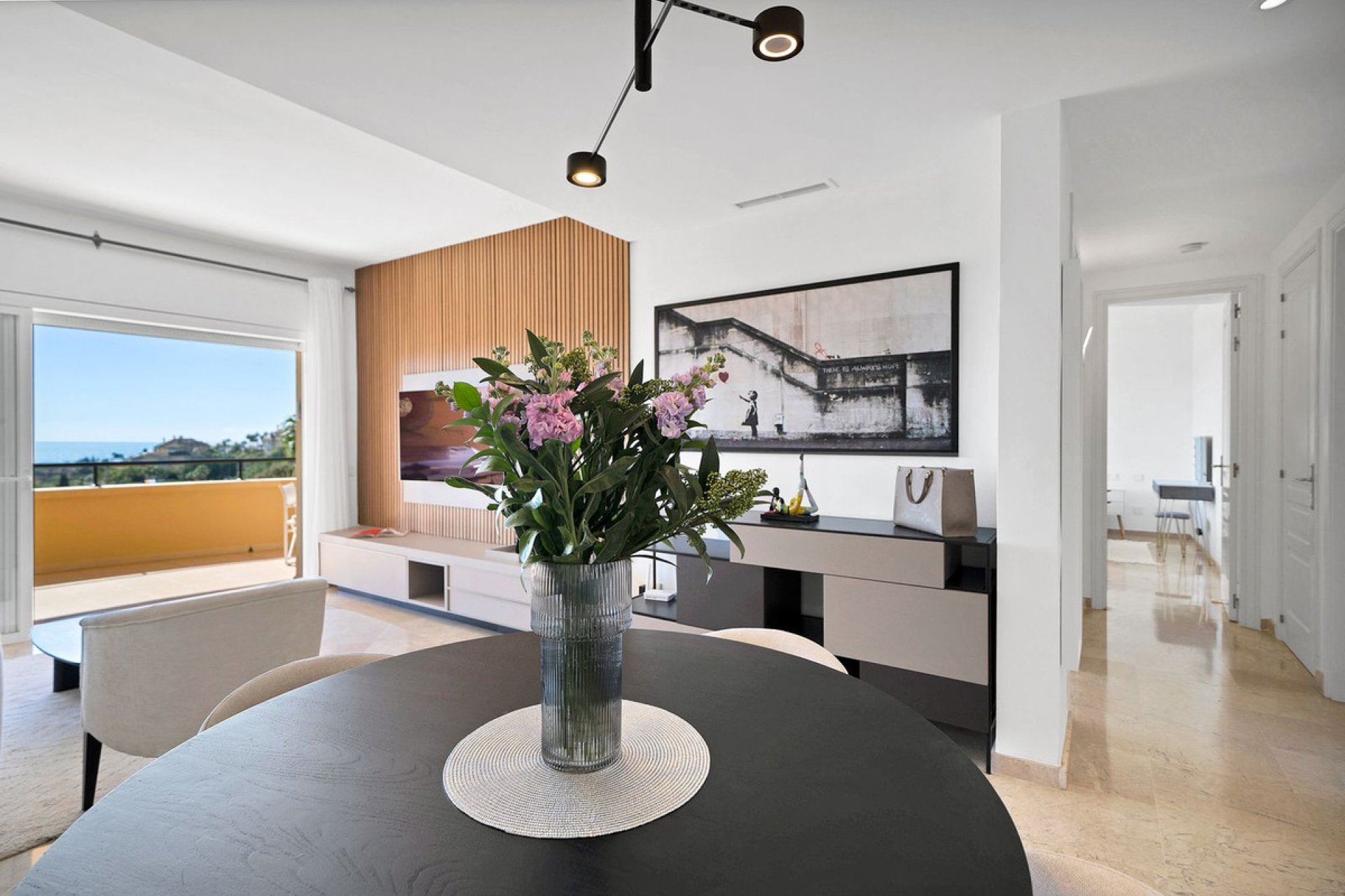 Resale - Apartment - Middle Floor Apartment - Marbella - Elviria