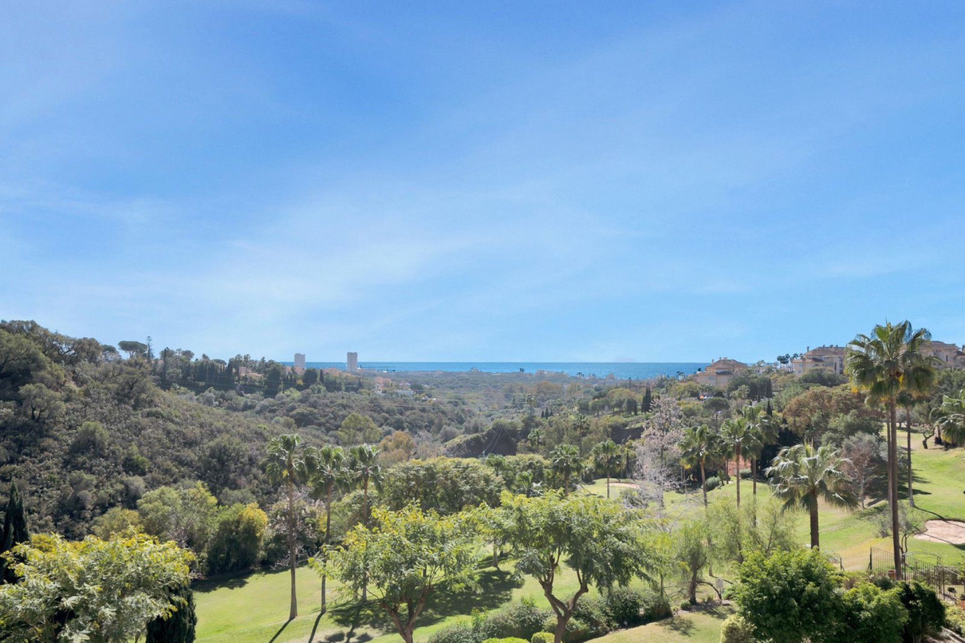 Resale - Apartment - Middle Floor Apartment - Marbella - Elviria