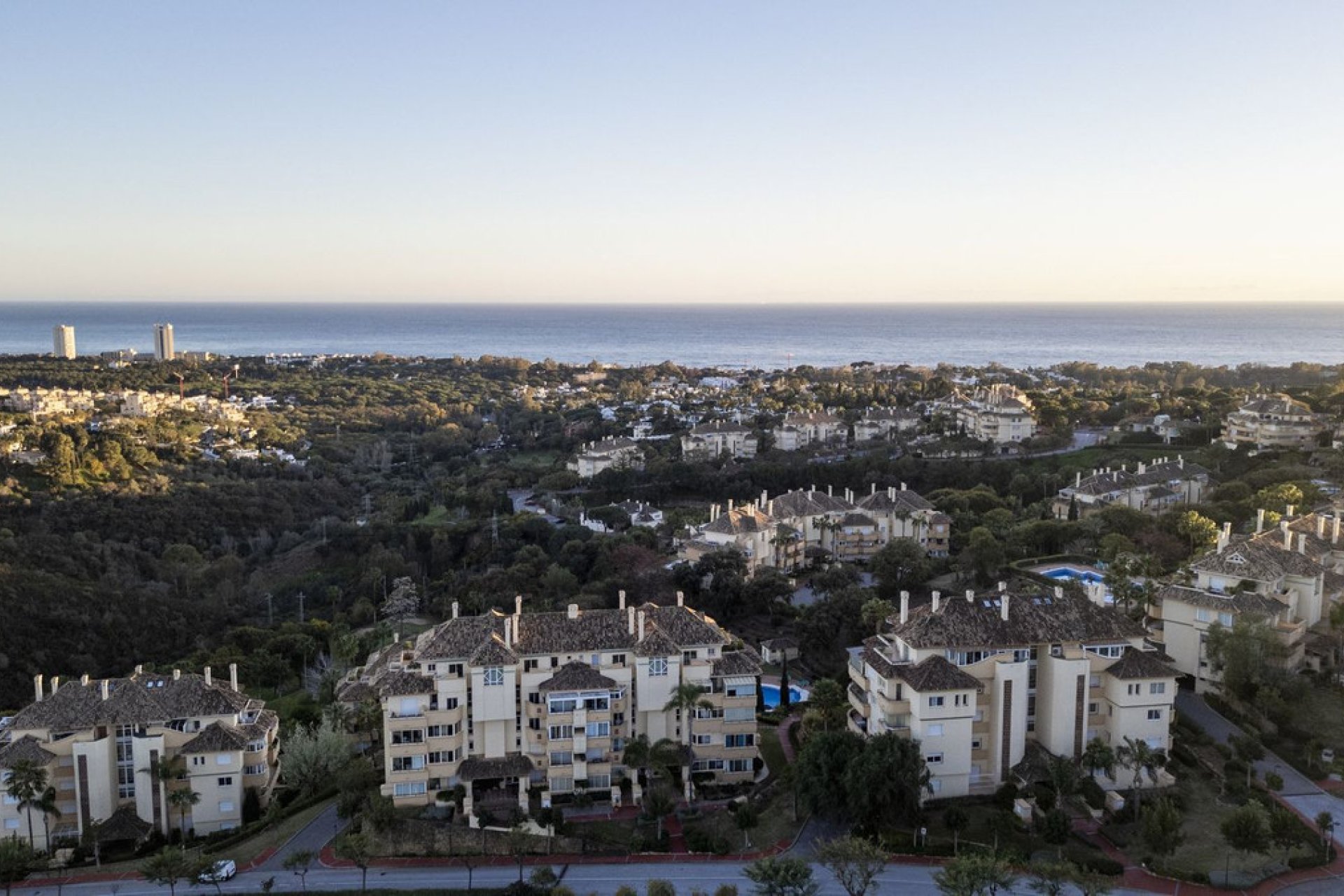 Resale - Apartment - Middle Floor Apartment - Marbella - Elviria