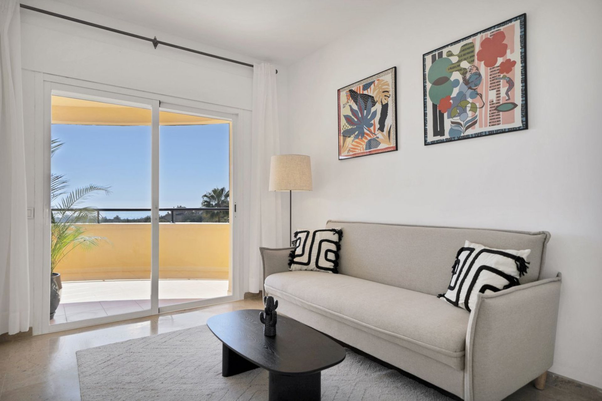 Resale - Apartment - Middle Floor Apartment - Marbella - Elviria