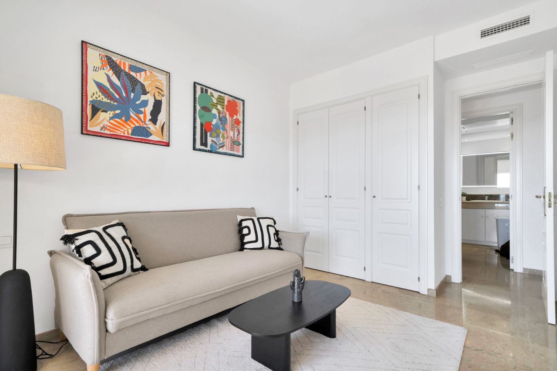 Resale - Apartment - Middle Floor Apartment - Marbella - Elviria