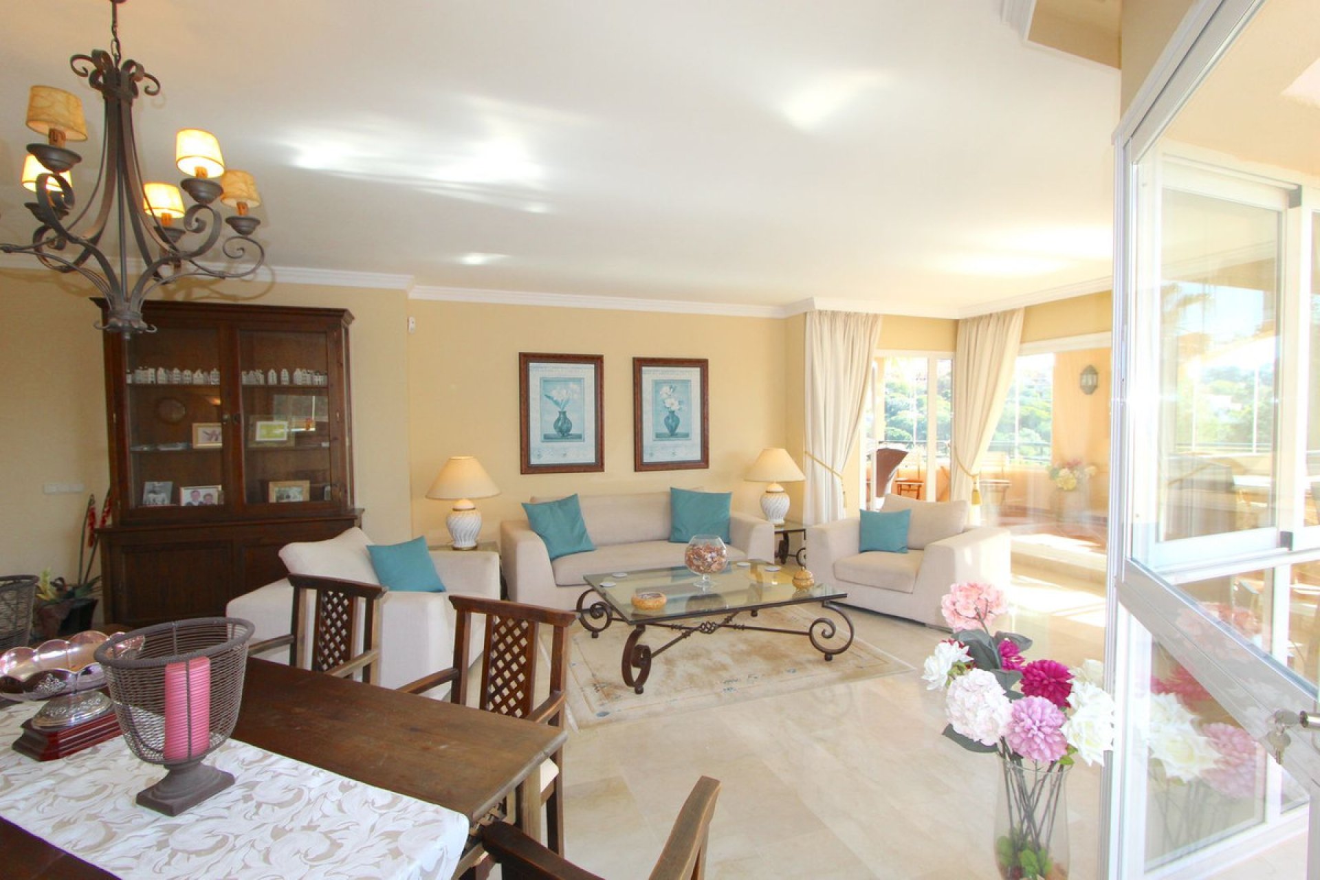 Resale - Apartment - Middle Floor Apartment - Marbella - Elviria