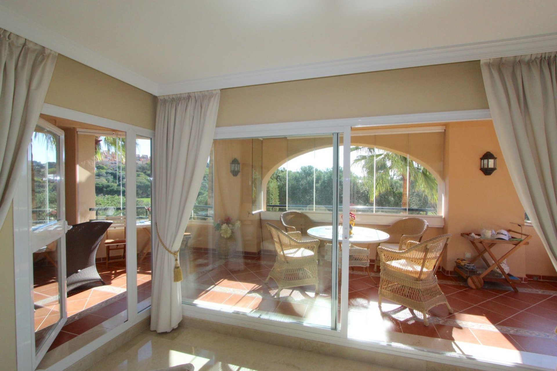 Resale - Apartment - Middle Floor Apartment - Marbella - Elviria
