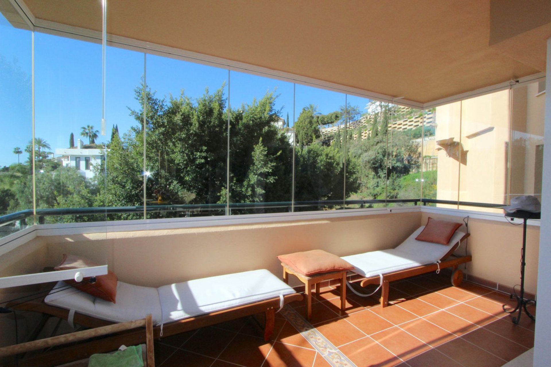 Resale - Apartment - Middle Floor Apartment - Marbella - Elviria
