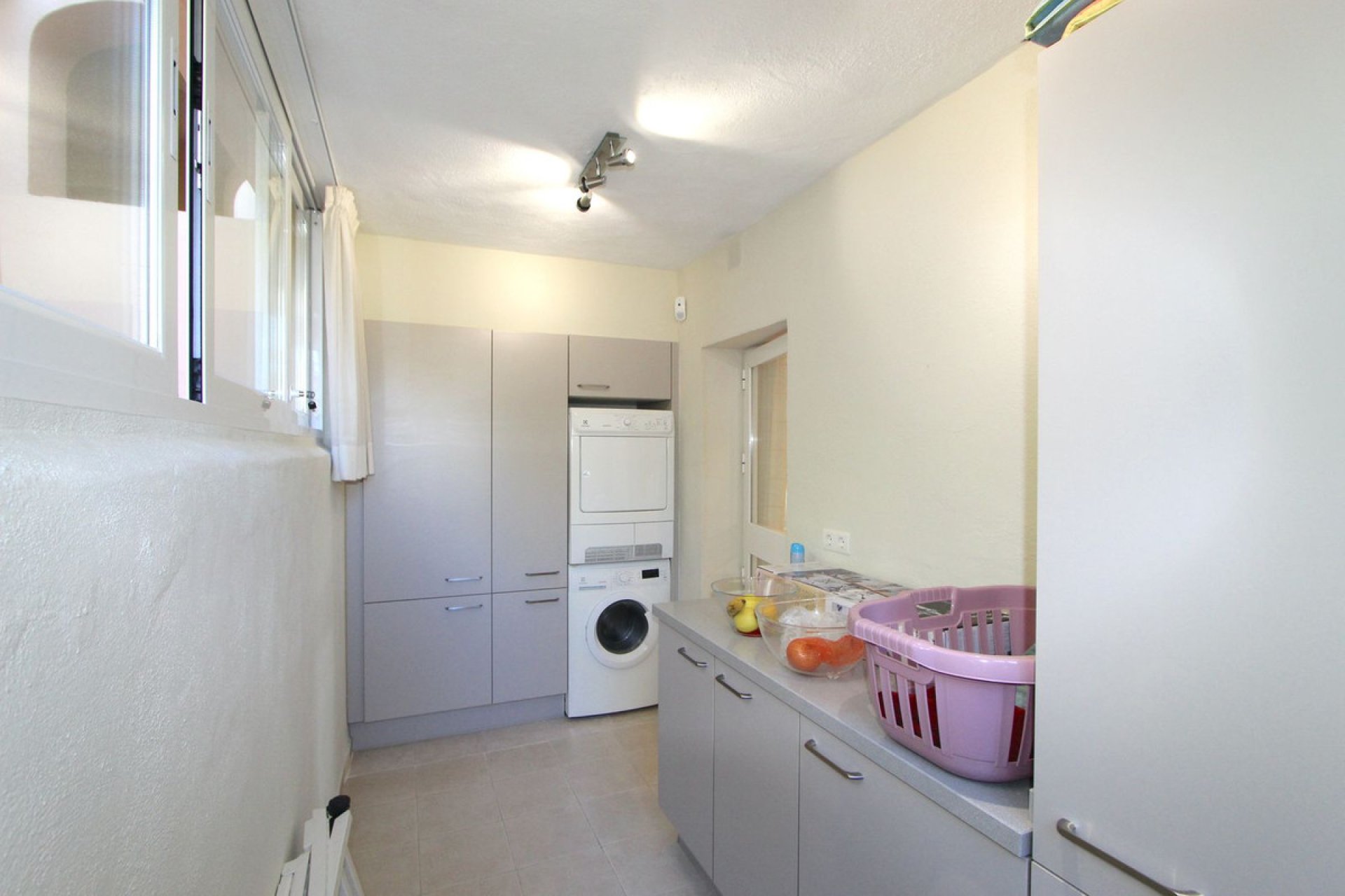 Resale - Apartment - Middle Floor Apartment - Marbella - Elviria