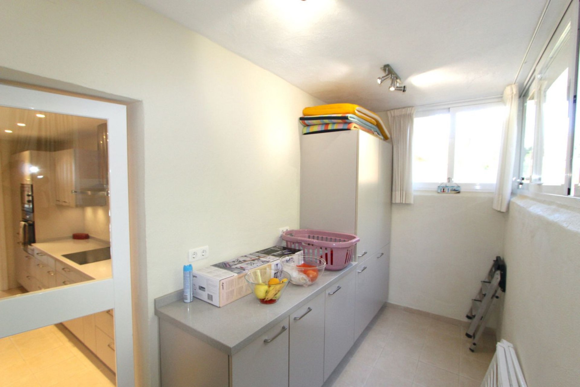 Resale - Apartment - Middle Floor Apartment - Marbella - Elviria