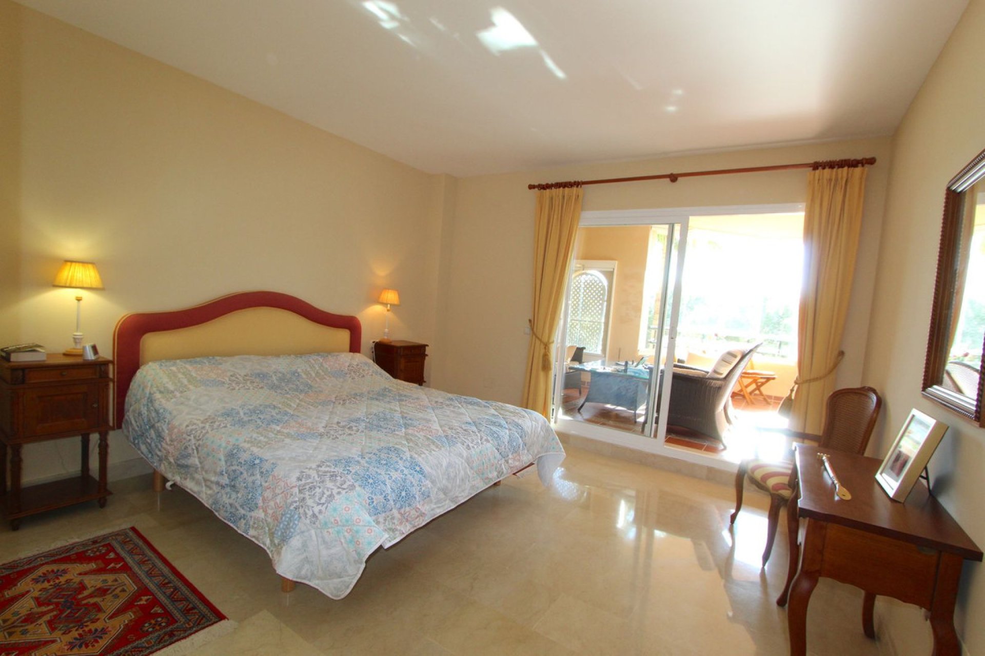 Resale - Apartment - Middle Floor Apartment - Marbella - Elviria
