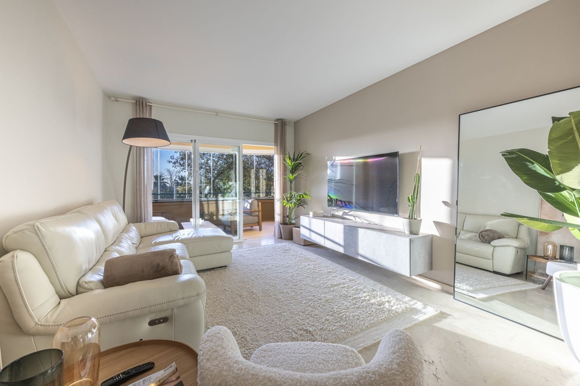 Resale - Apartment - Middle Floor Apartment - Marbella - Elviria