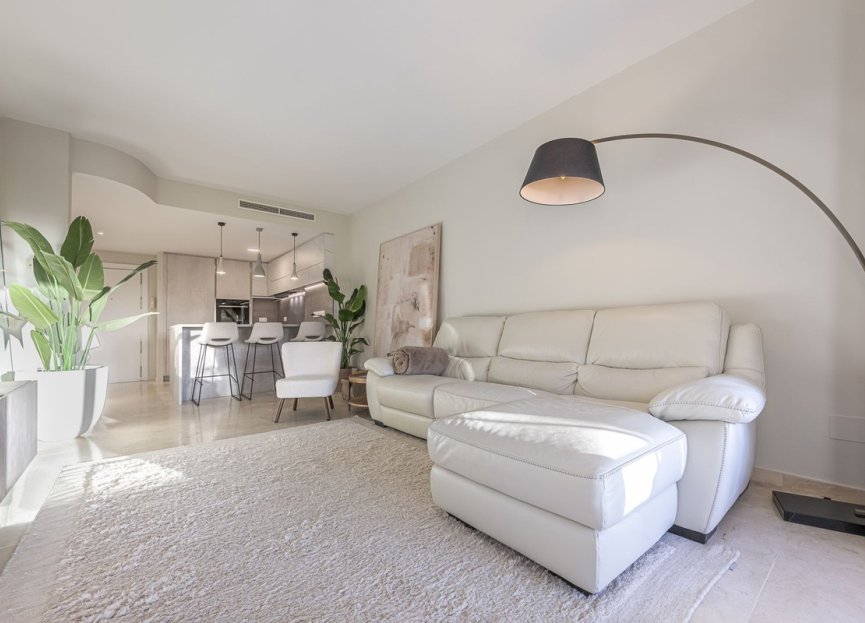 Resale - Apartment - Middle Floor Apartment - Marbella - Elviria