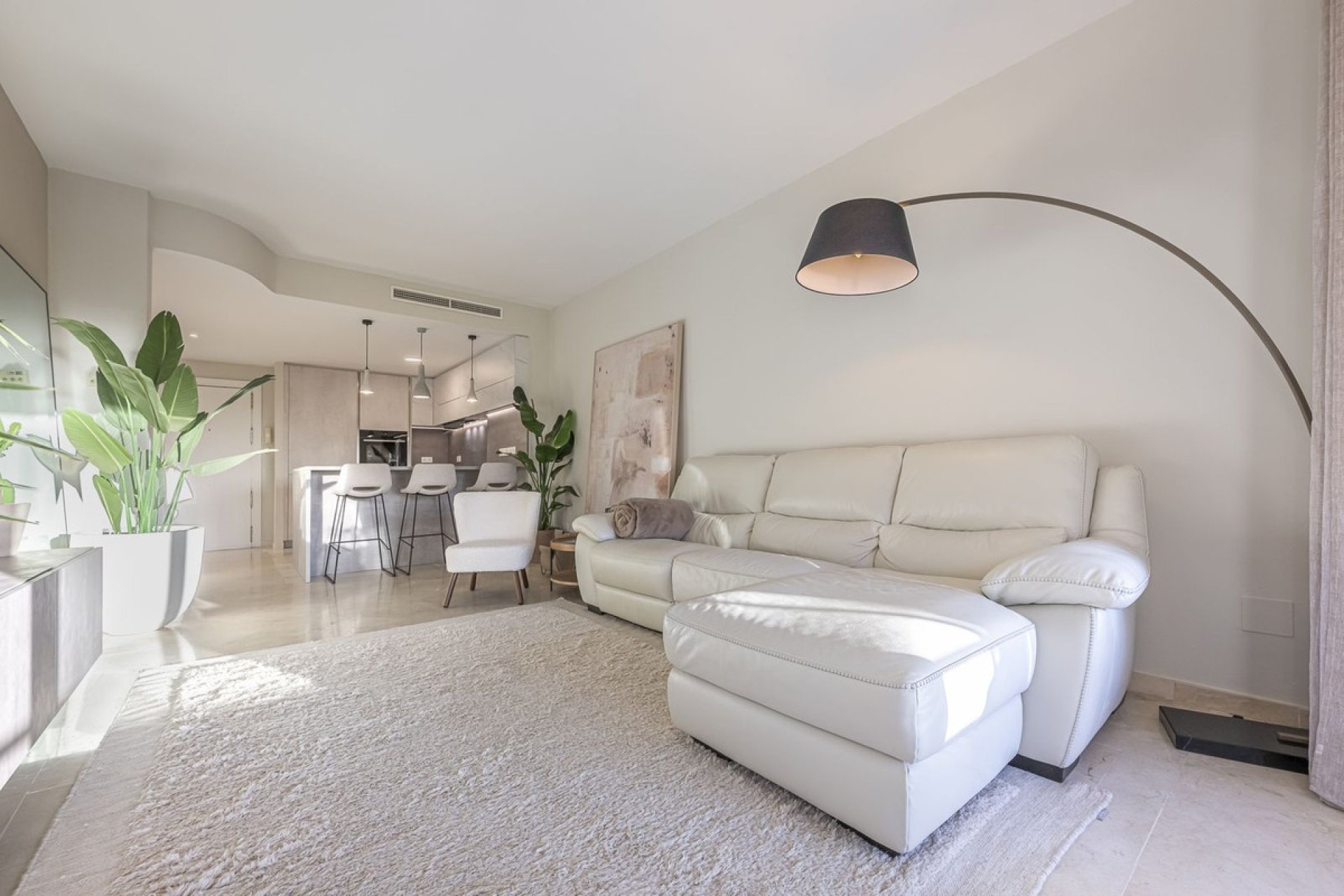 Resale - Apartment - Middle Floor Apartment - Marbella - Elviria