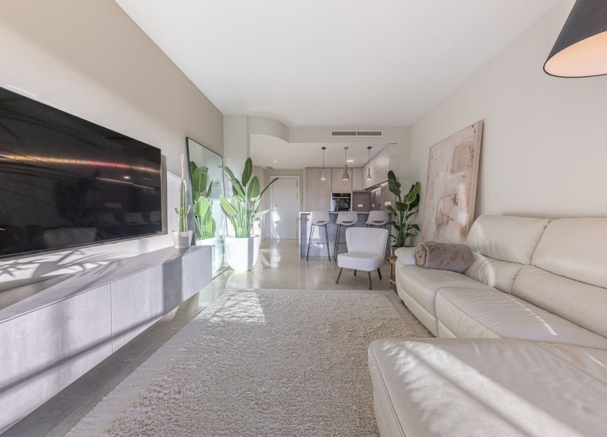 Resale - Apartment - Middle Floor Apartment - Marbella - Elviria