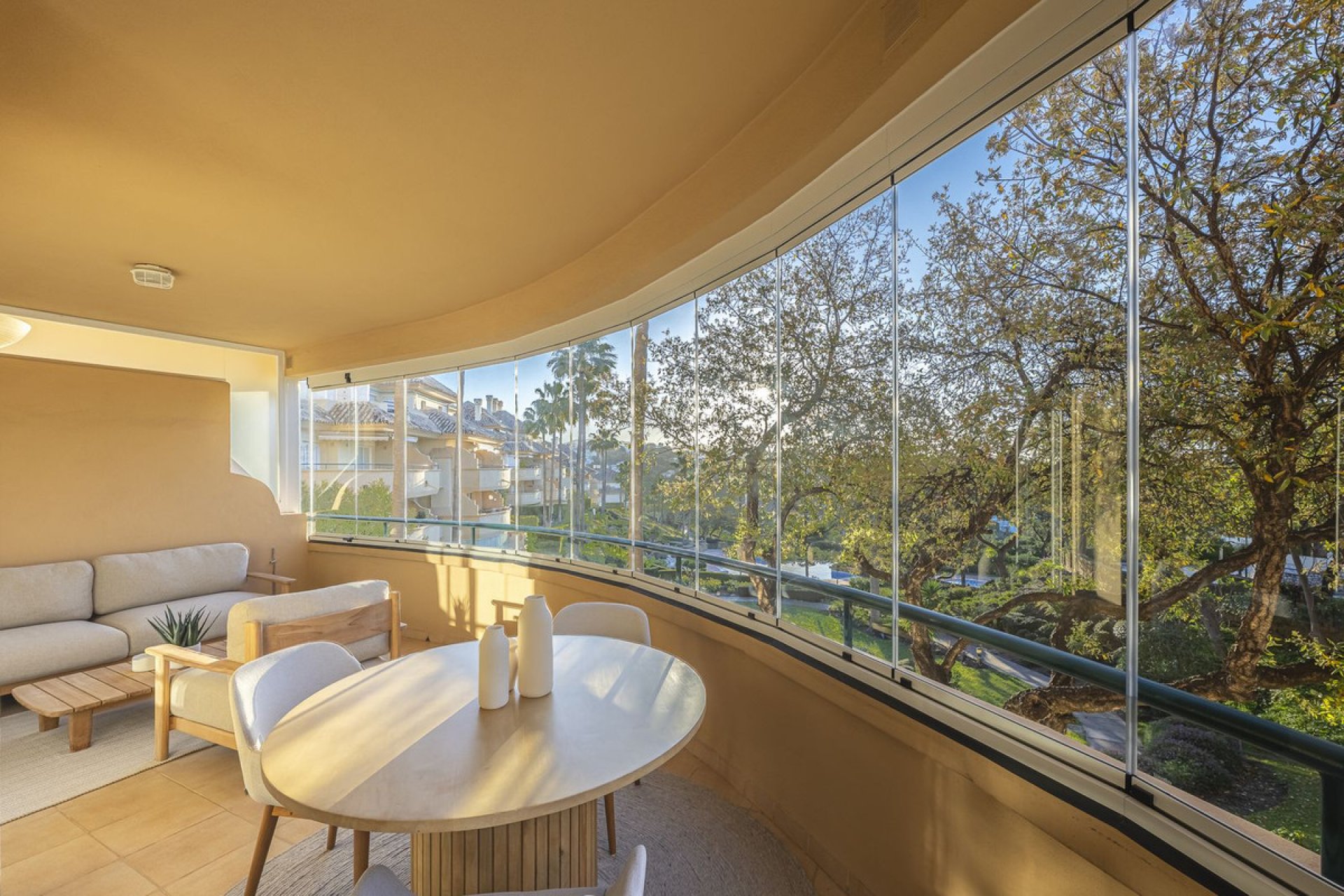 Resale - Apartment - Middle Floor Apartment - Marbella - Elviria