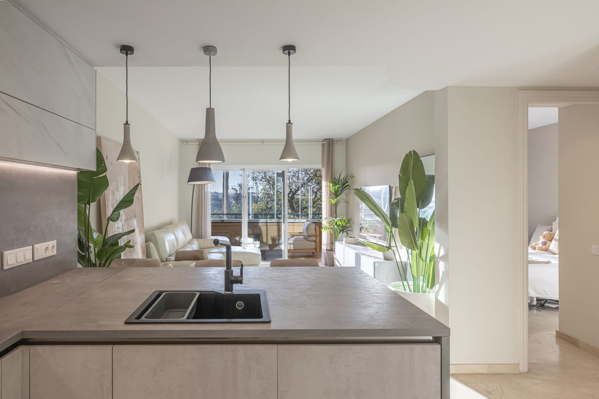 Resale - Apartment - Middle Floor Apartment - Marbella - Elviria