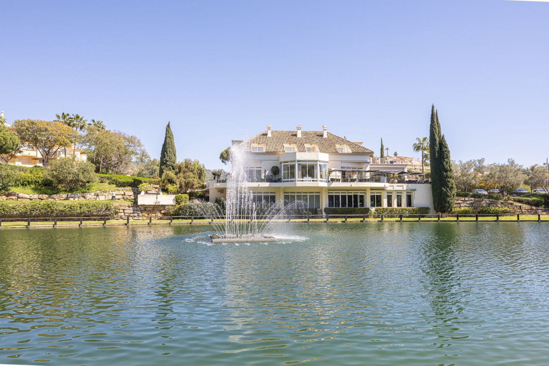 Resale - Apartment - Middle Floor Apartment - Marbella - Elviria