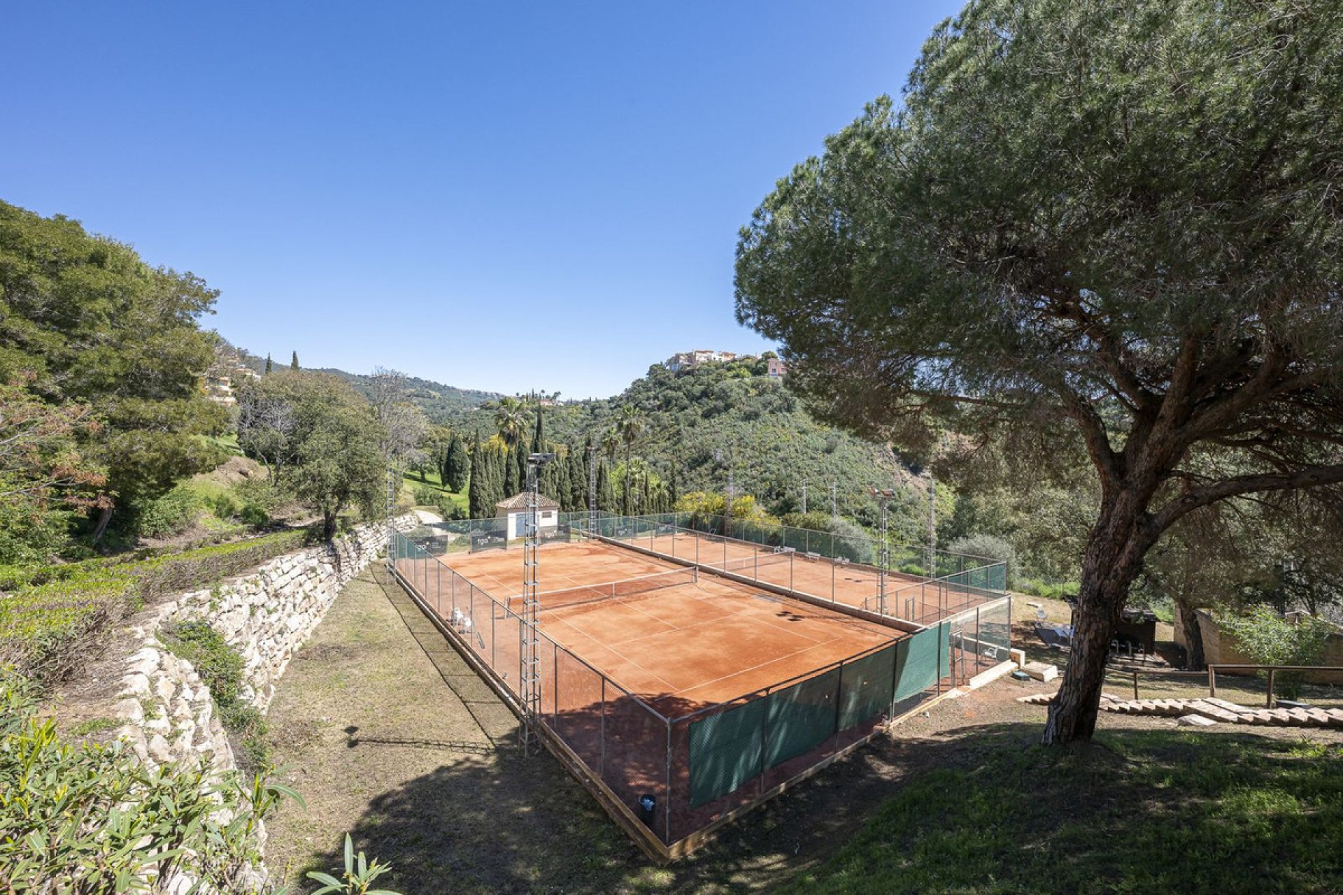 Resale - Apartment - Middle Floor Apartment - Marbella - Elviria