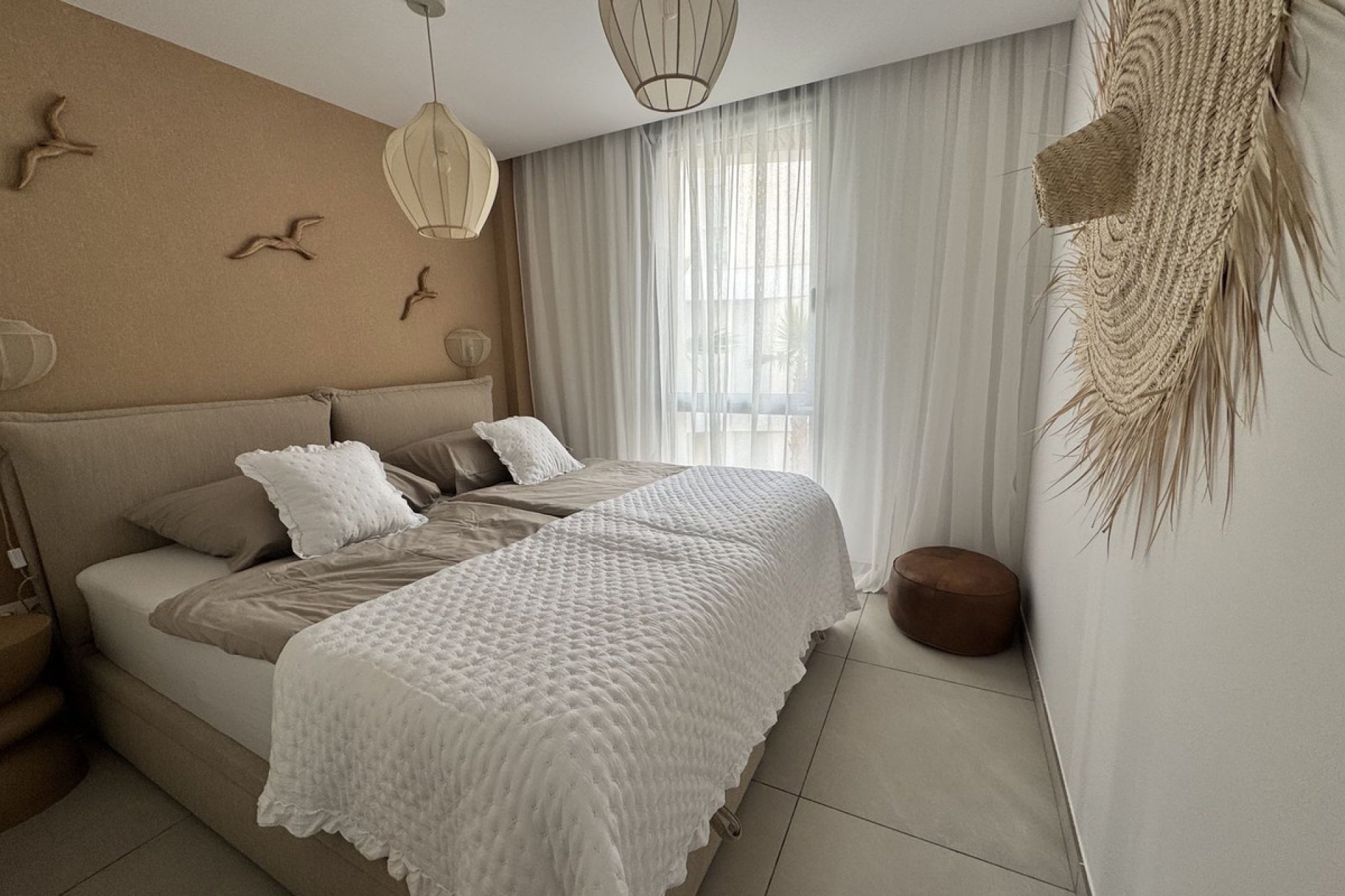 Resale - Apartment - Middle Floor Apartment - Marbella - Elviria