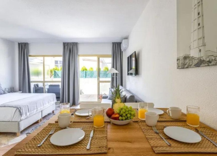 Resale - Apartment - Middle Floor Apartment - Marbella - Elviria