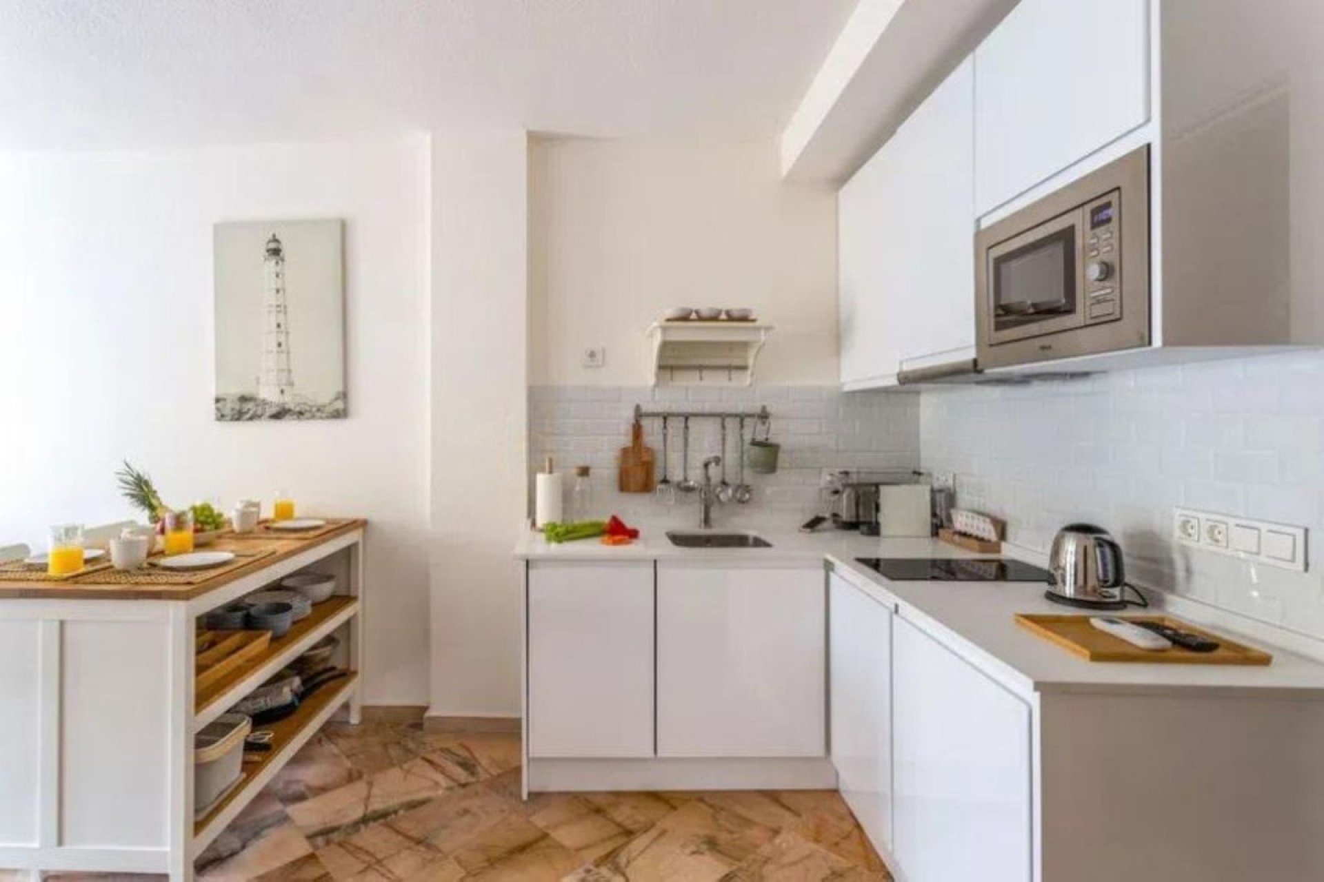 Resale - Apartment - Middle Floor Apartment - Marbella - Elviria