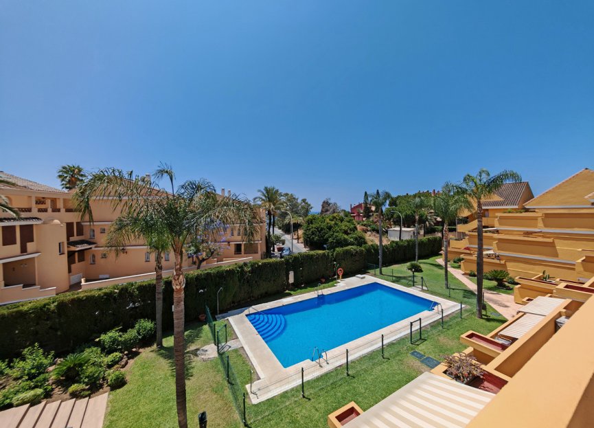 Resale - Apartment - Middle Floor Apartment - Marbella - Elviria