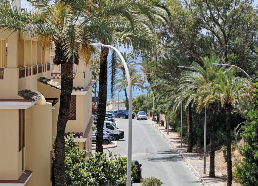 Resale - Apartment - Middle Floor Apartment - Marbella - Elviria