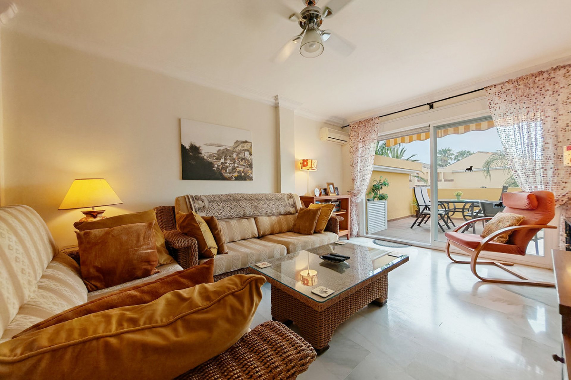 Resale - Apartment - Middle Floor Apartment - Marbella - Elviria