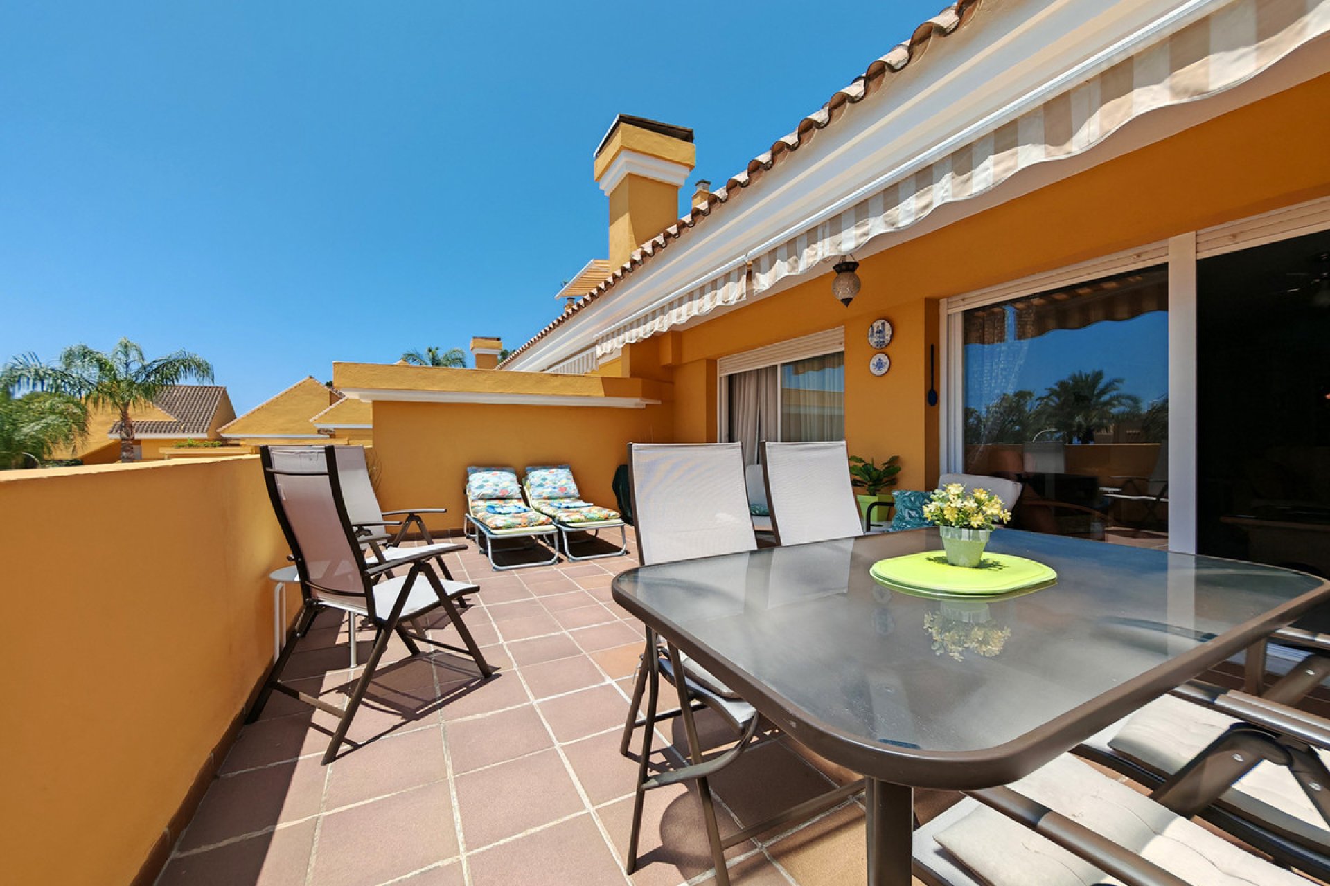 Resale - Apartment - Middle Floor Apartment - Marbella - Elviria