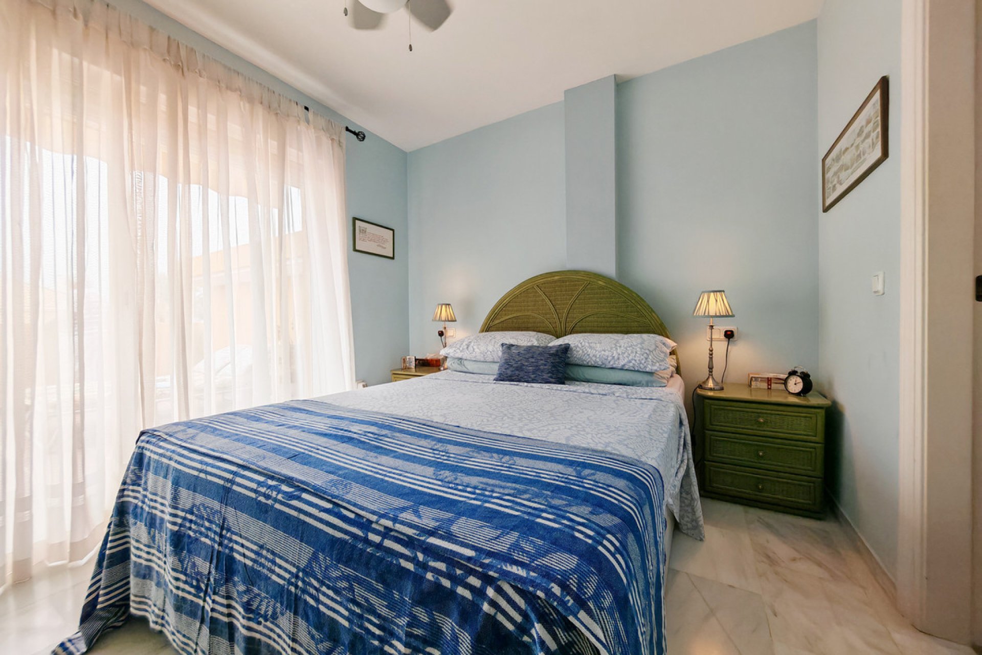 Resale - Apartment - Middle Floor Apartment - Marbella - Elviria