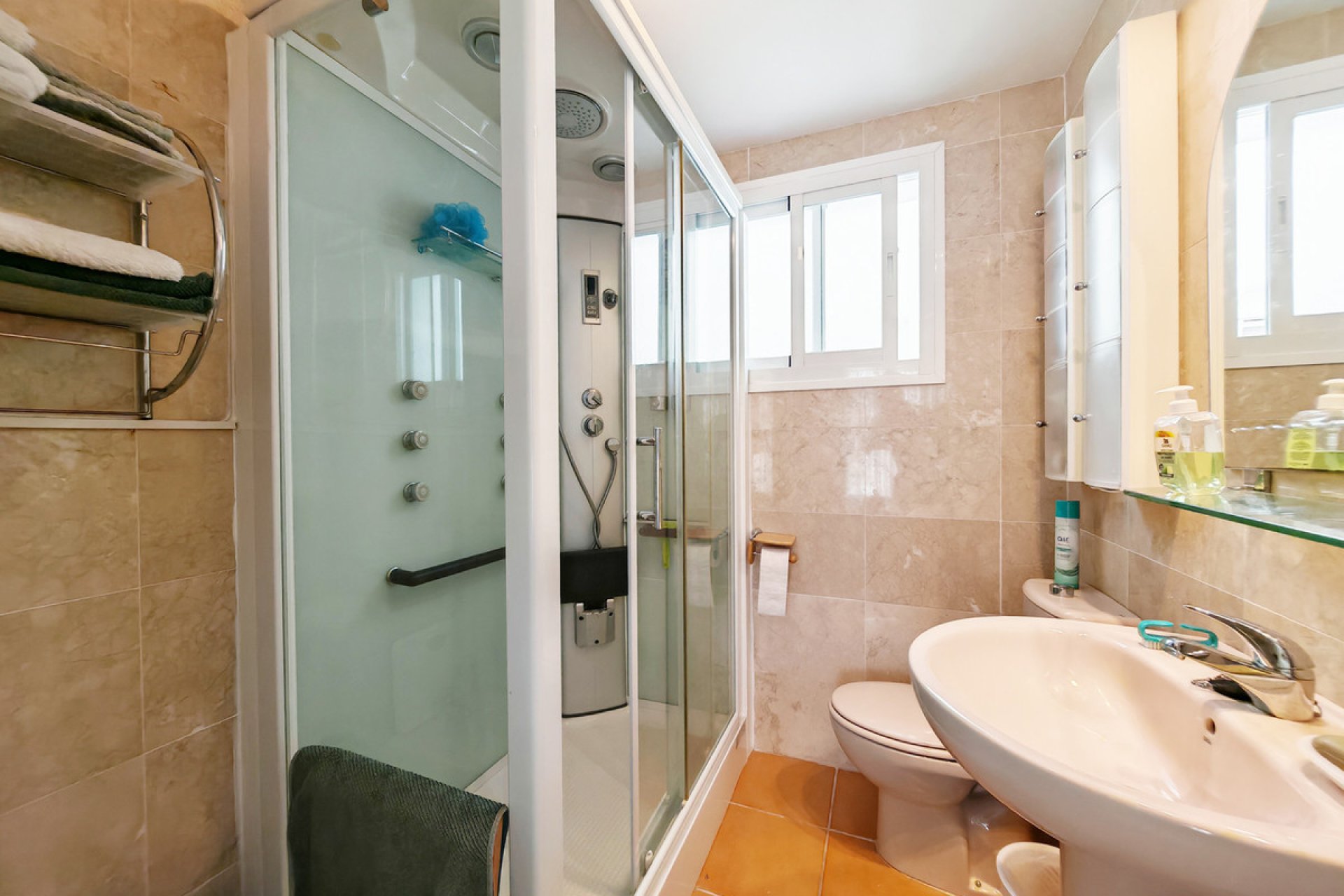 Resale - Apartment - Middle Floor Apartment - Marbella - Elviria