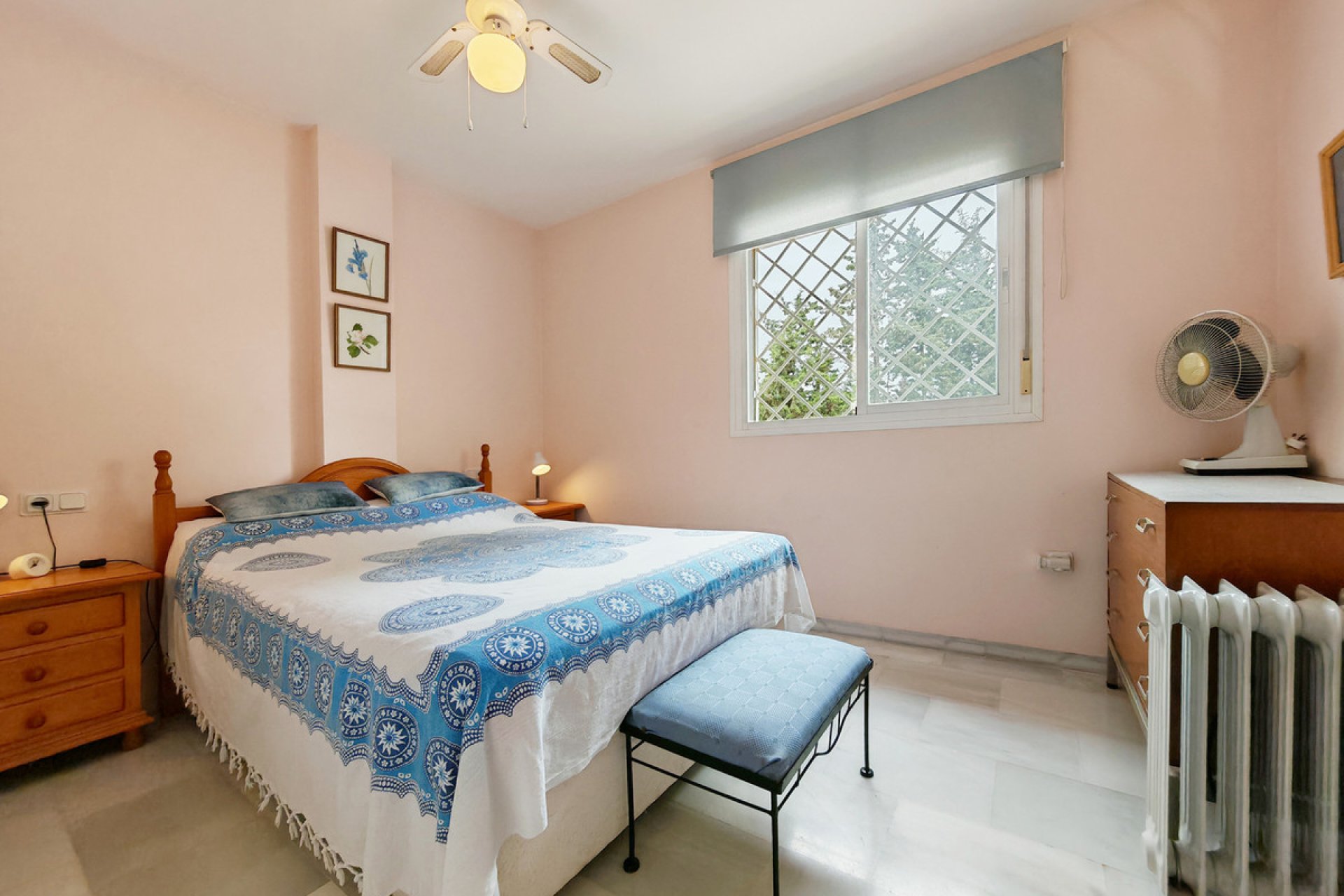 Resale - Apartment - Middle Floor Apartment - Marbella - Elviria