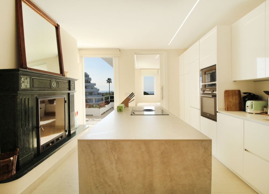 Resale - Apartment - Middle Floor Apartment - Marbella - Guadalmina Alta