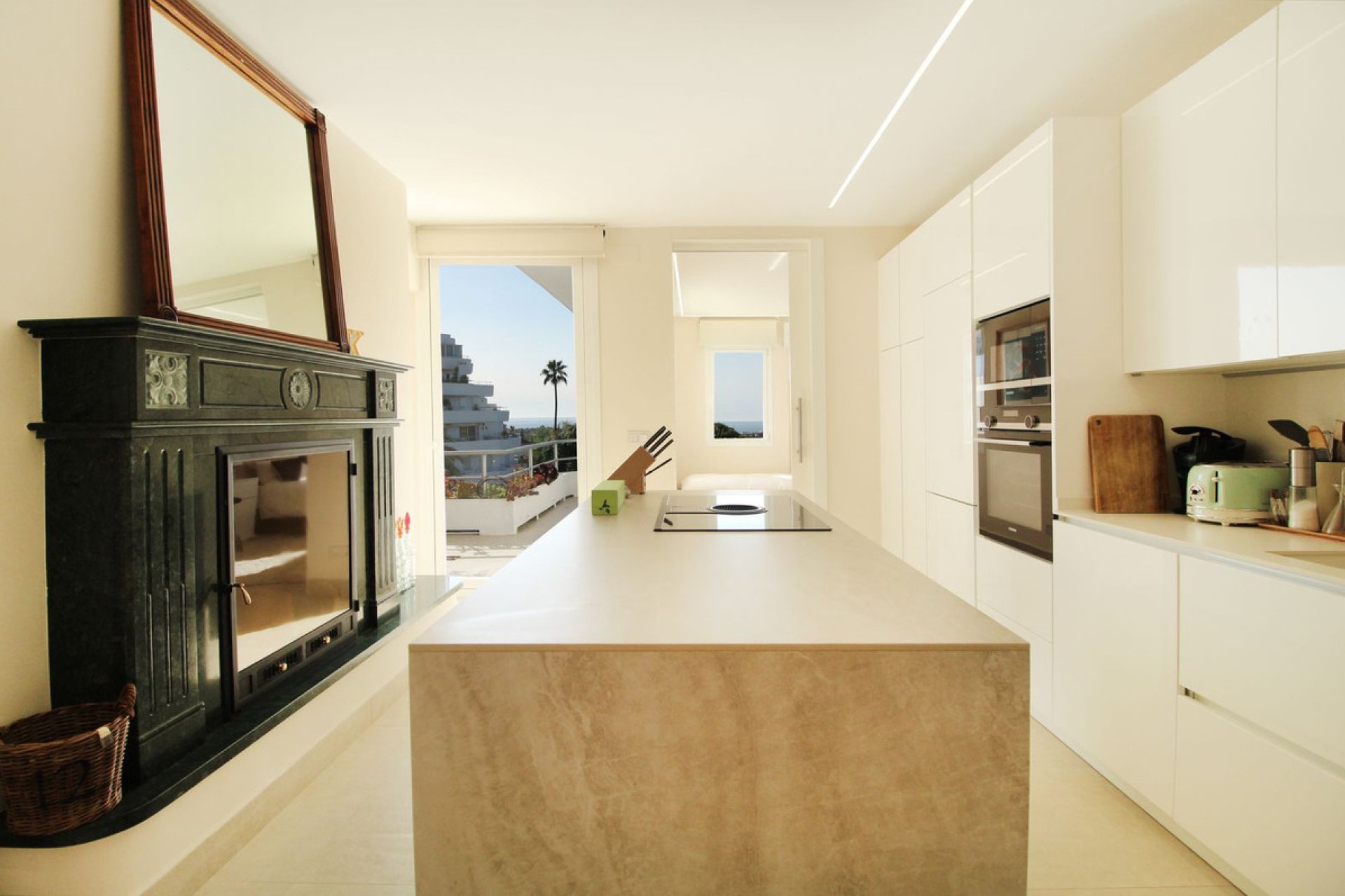 Resale - Apartment - Middle Floor Apartment - Marbella - Guadalmina Alta