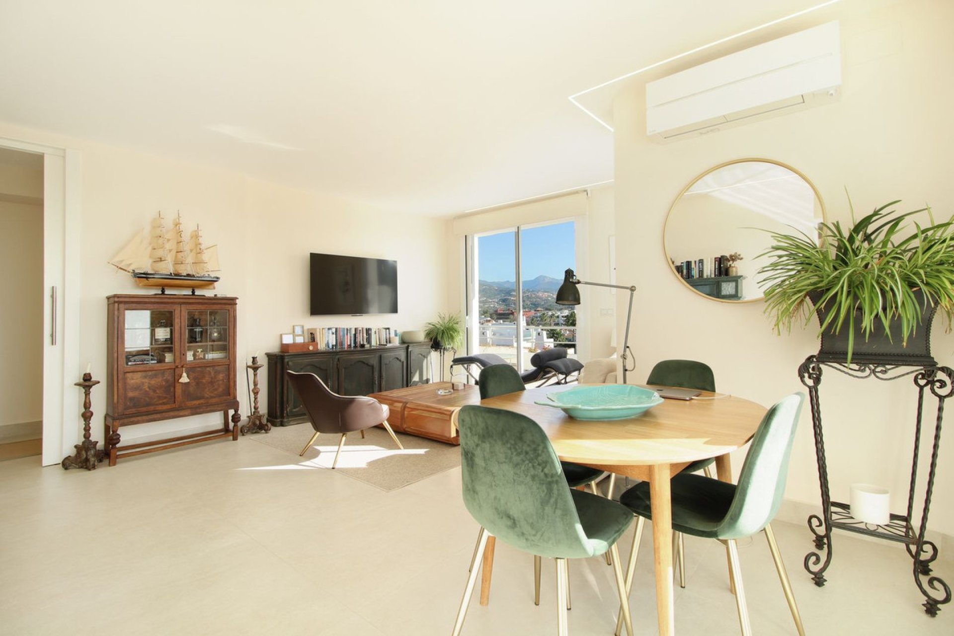 Resale - Apartment - Middle Floor Apartment - Marbella - Guadalmina Alta