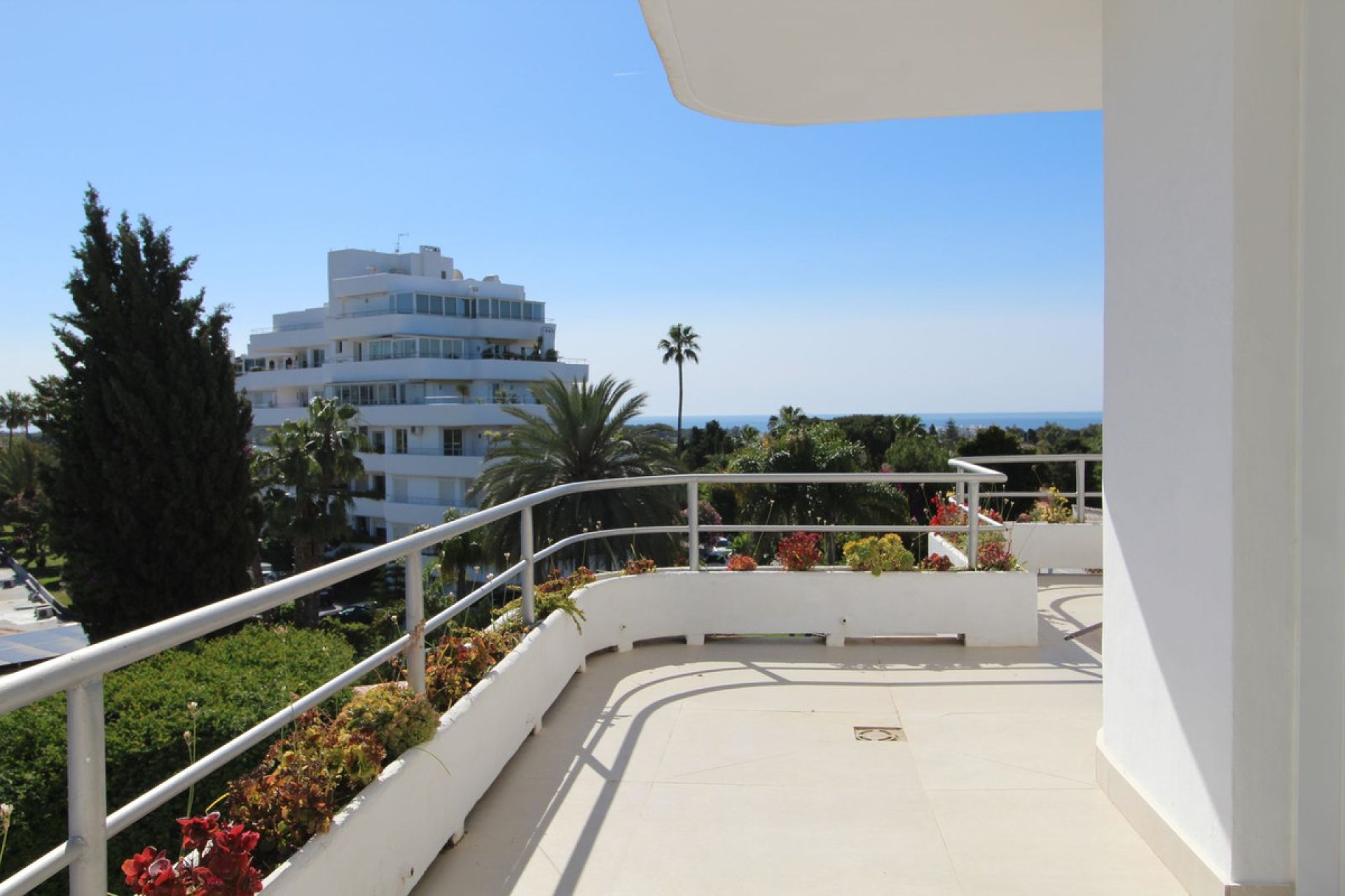 Resale - Apartment - Middle Floor Apartment - Marbella - Guadalmina Alta