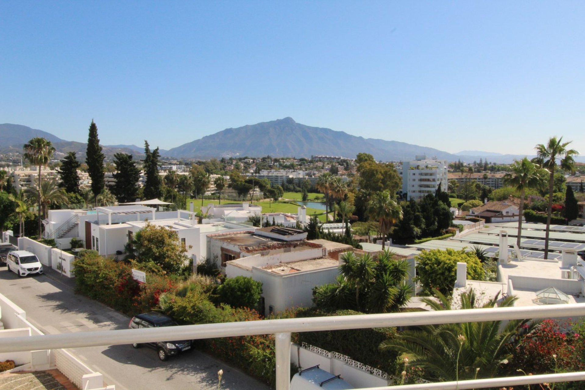 Resale - Apartment - Middle Floor Apartment - Marbella - Guadalmina Alta